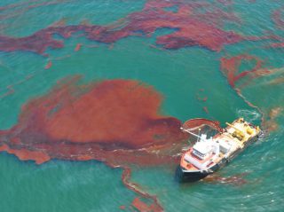 Heavy Fuel Oil Spill Reaches Australia’s Sydney Harbour