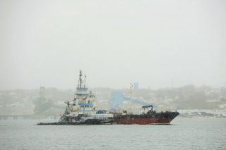 Grounded Tanker Towed to Sydney