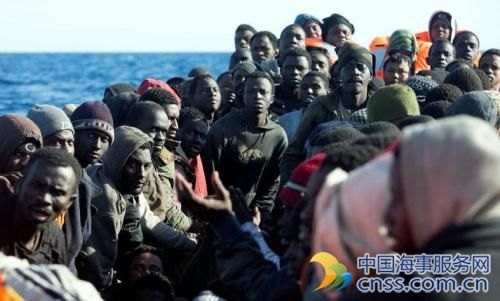 意大利一天展开5项海上救援行动 救起千余名难