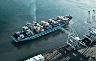 Maersk Line Delays Nine Deliveries, Sinks into Red