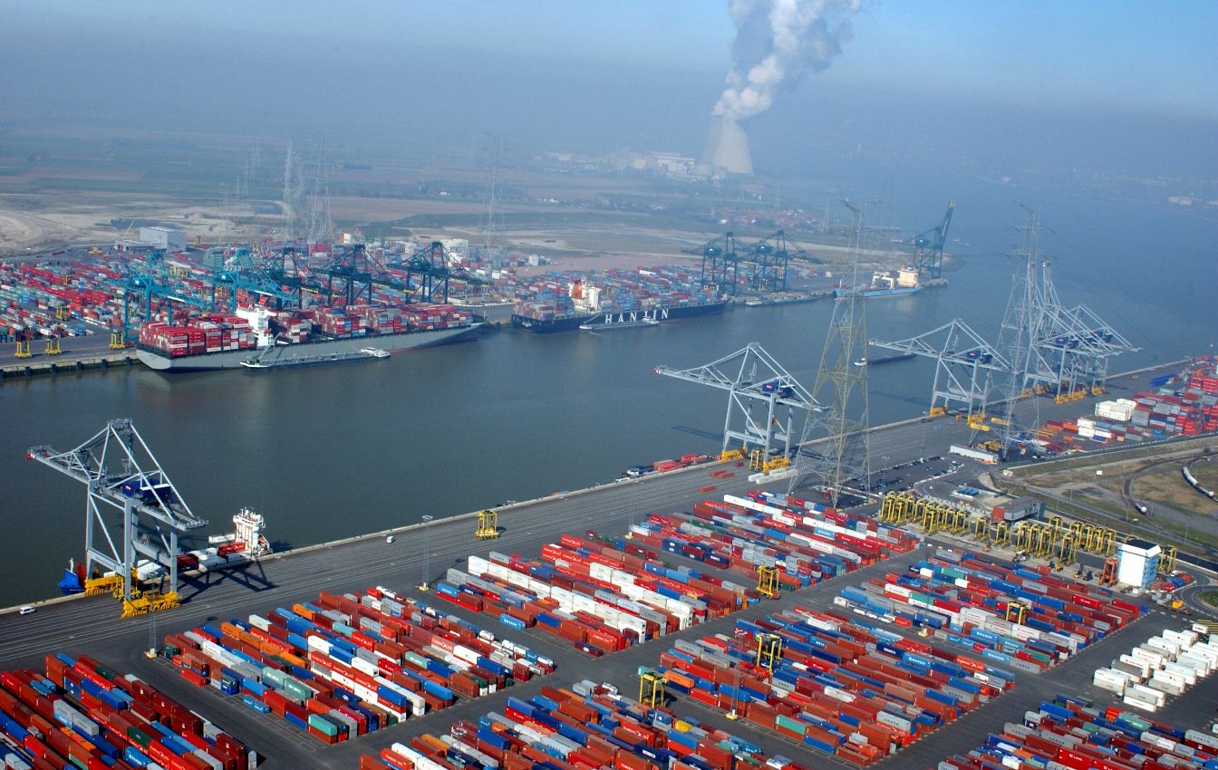 Antwerp Port: Deurganckdock around the clock