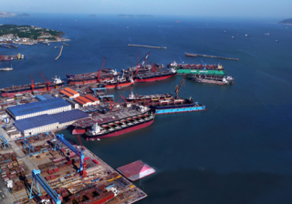 China COSCO to Buy Its Unit’s Shipyards