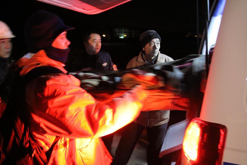 威海市海上搜救中心成功救助一名受伤外籍船员