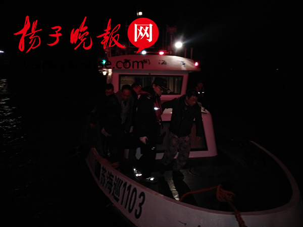 凌晨颅内出血病情危急 大运河上海巡艇急救船员