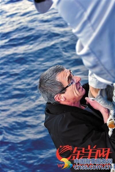 一巨轮货舱进水即将沉没 中国船员地中海惊险大营救