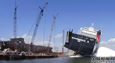 全球首艘LNG动力集滚船下水