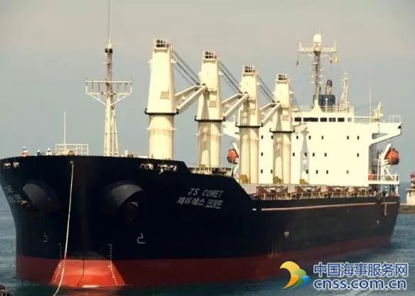 中国海军特战队登船成功解救外籍货船全部16名船员