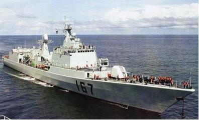 首次!中国海军从海盗中夺回外籍货船 船员也被解救