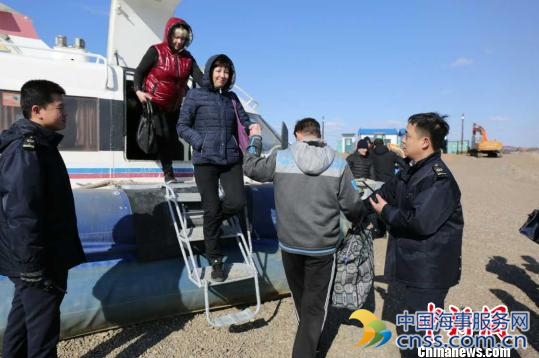 中俄界江开启气垫船运输线 11艘气垫船投入运营