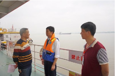 黄石海事局港区处强化渡船安全宣传