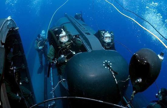 中国公开新型特种作战潜艇 可令越军蛙人不敢妄动