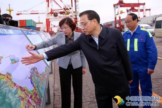 李克强总理考察威海港：既要扩大出口 又要加大进口
