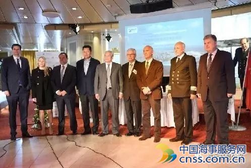首批中国游客在比雷埃夫斯港登上邮轮开启爱琴海之旅