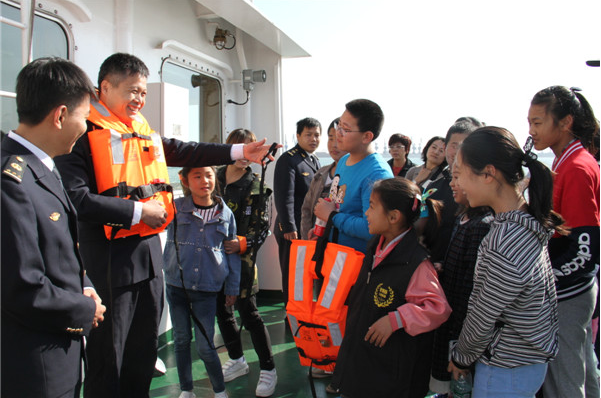 东疆海事开展水上交通安全知识进校园公益行活动