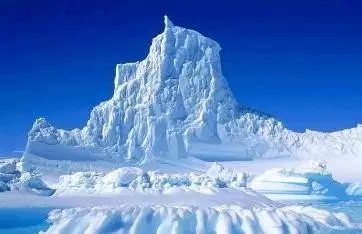 用船拖回南极冰山 供百万人5年用水