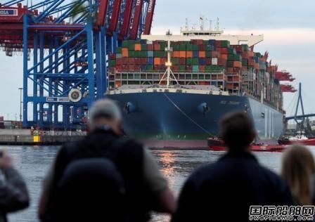 全球最大集装箱船抵达汉堡港