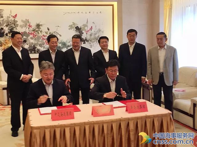 中远海运集团与青岛港集团签署战略合作协议