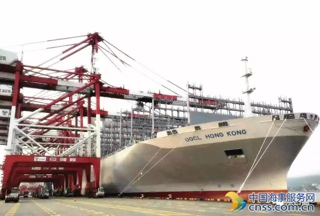 21413TEU“东方香港”号首航上海洋山港