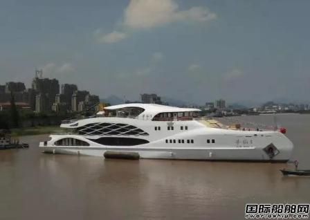 方圆造船“寻仙1”商旅客船下水