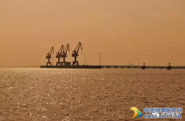 平湖独山港区码头正式开放迎来首艘国际航线船舶 