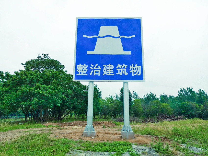 长江镇江段新增10座航道整治建筑物提示标志