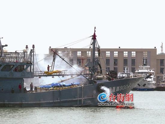 高崎渔港举行防台风应急演习 渔船“着火” 船员落水