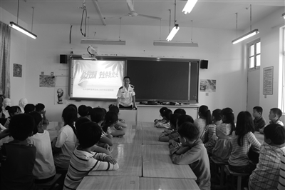 台州温岭海事处开展水上安全知识进校园活动