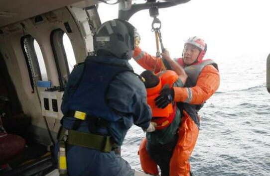 货船惠州海域被台风掀翻沉没 12名船员落水
