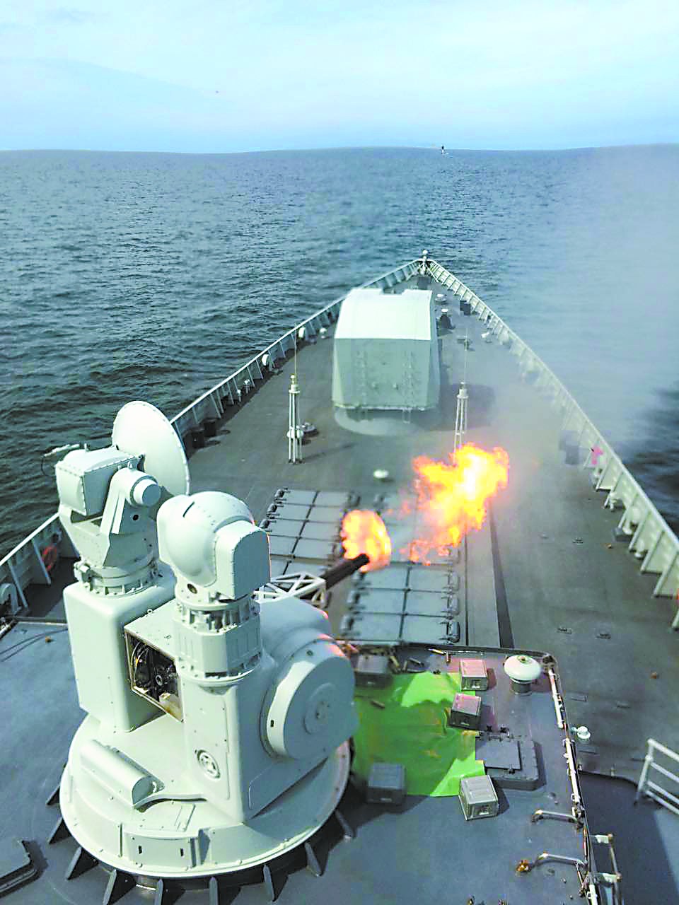 记者登上我现役最强驱逐舰 观摩中俄军演实兵阶段