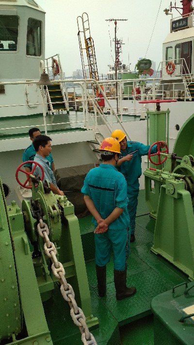 日照港轮驳公司检查船舶防抗台设备