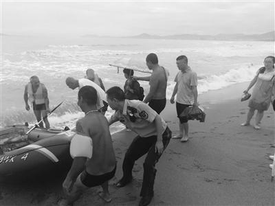 3名游客下海抓鱼被困 三亚海事搜救中心成功解救