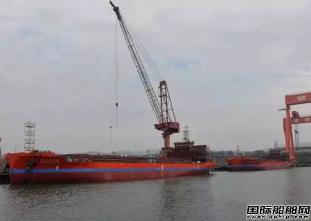 京鲁船业2艘9800载重吨散货船下水