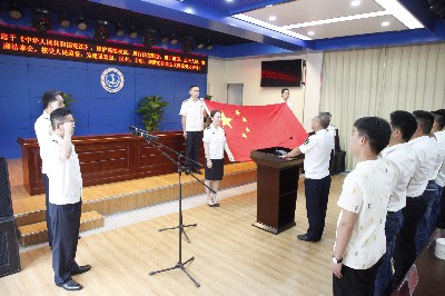 安庆海事局举行宪法宣誓仪式
