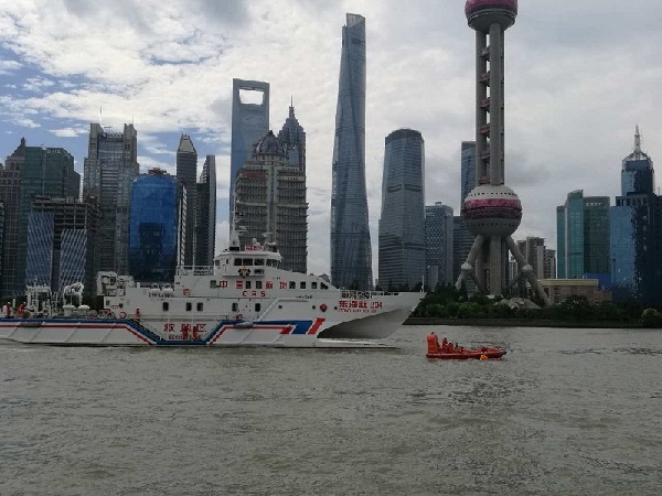 上海举行黄浦江观光游轮碰撞事故处置综合演练