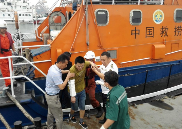 秦皇岛市海上搜救中心迅速救助一名海上受伤船员