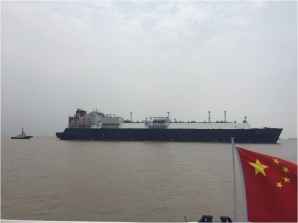 洋山港迎来史上最大LNG船