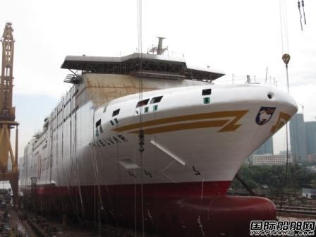 海虹老人为中国首艘双燃料客滚船保驾护航