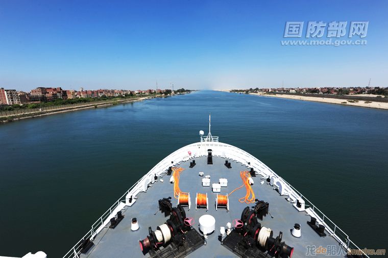 中国海军和平方舟医院船首次通过苏伊士运河
