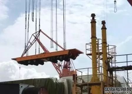 造船神器！1000吨“巨无霸”运抵外高桥