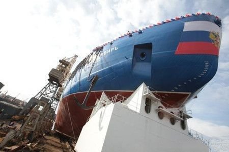 世界最大核动力破冰船 “西伯利亚”号船体下水