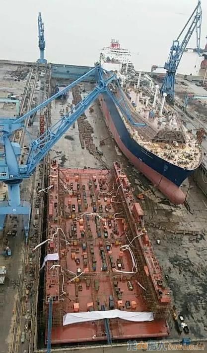 华润大东5000吨举力浮船坞开始坞内搭载