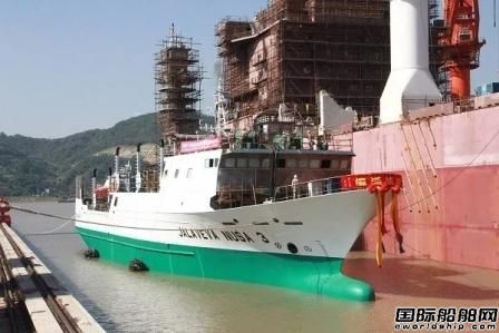 马尾造船1700吨远洋围网渔船出坞