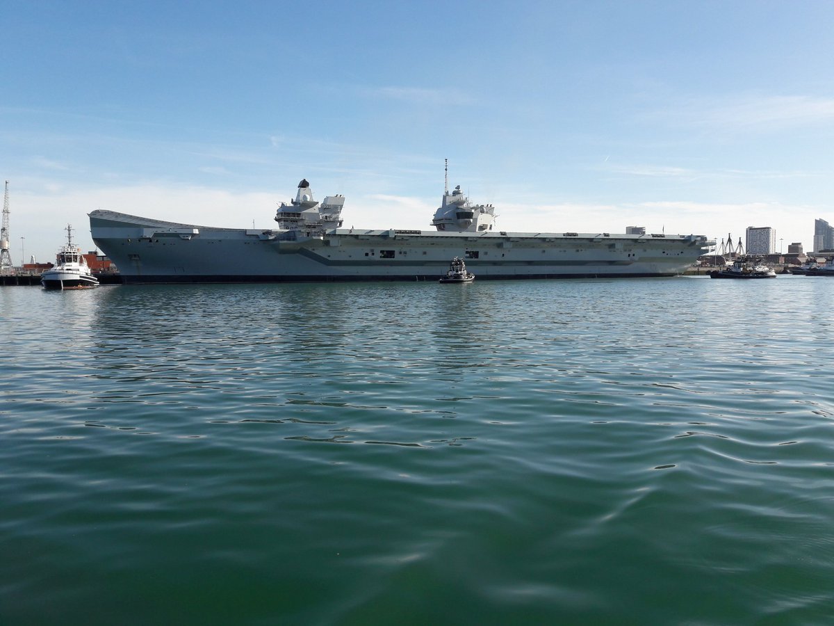 英国伊丽莎白女王号航母离开港口 进行第二次海试
