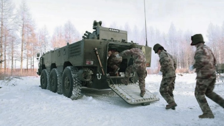 简氏：中国测试新型两栖装甲车 配无人炮塔
