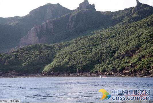 中国海警舰船编队11月2日在我钓鱼岛领海内巡航 