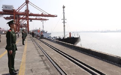 武汉新港首艘近洋直航外籍船启航
