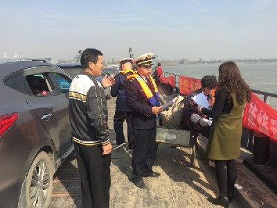 武汉海事部门开展第十一届“长江渡船安全周”活动