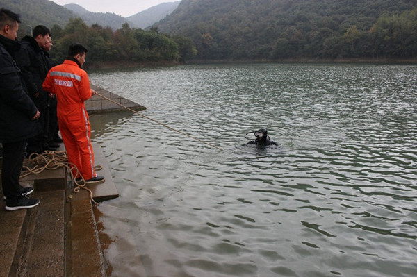 宁波救助基地为地方特警开展潜水培训
