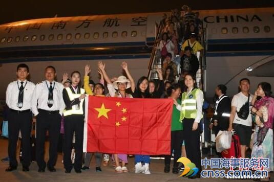 上万中国游客滞留巴厘岛 中国多部门积极协助回国