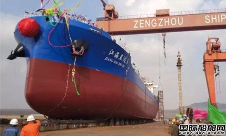 中国首艘2万吨级江海船型首制船下水